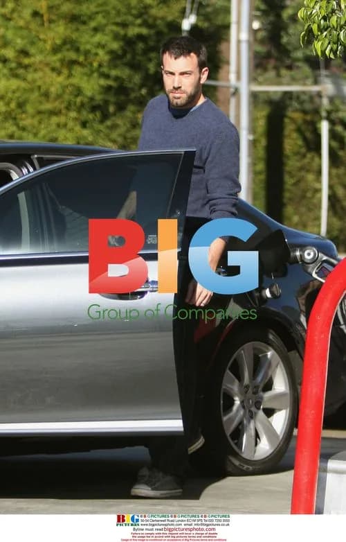 Ben Affleck filling up car at Brentwood gas station