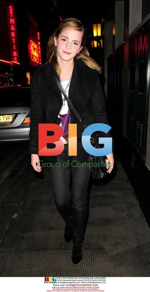 Emma Watson Looks Surprised Near L'atelier Restaurant
