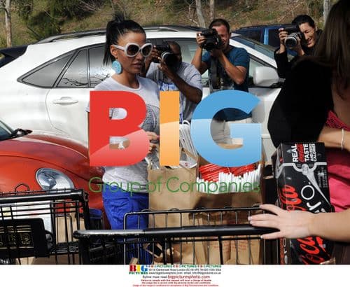 Katie Price and Peter Andre grocery shopping