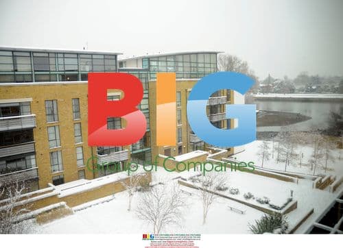 Heavy snow brings London to standstill