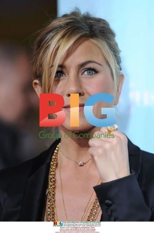 Jennifer Aniston at "He's Just Not That Into You" premiere