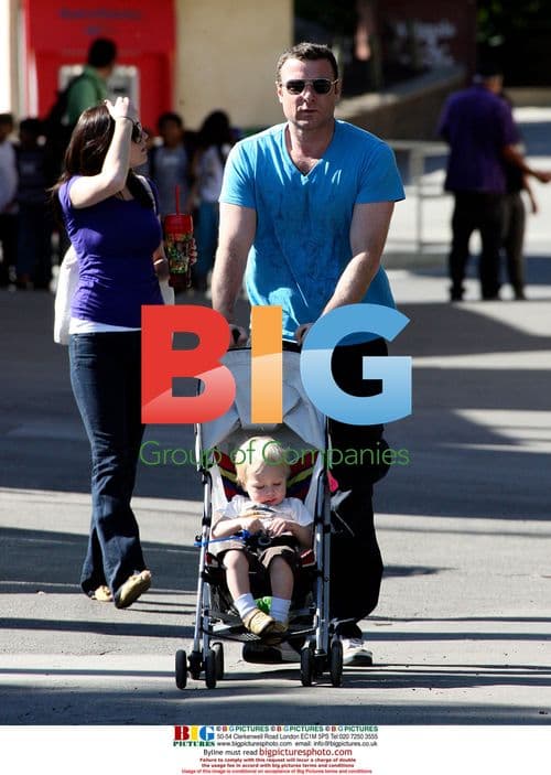 Liev Schreiber & son at LA Zoo