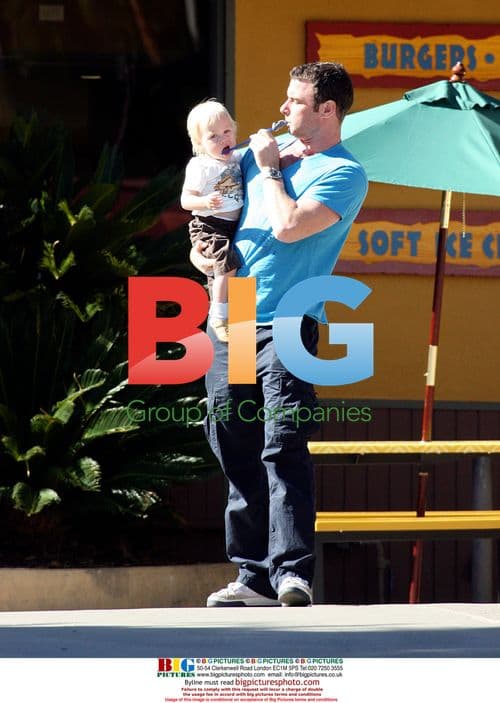 Liev Schreiber & son at LA Zoo