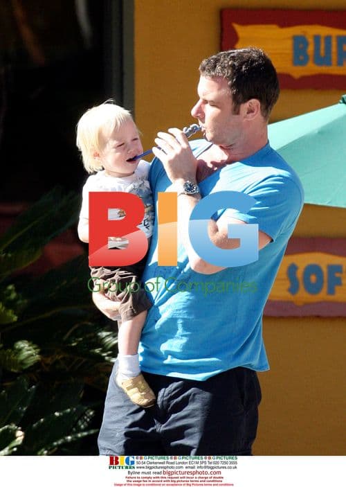 Liev Schreiber & son at LA Zoo