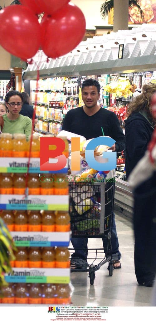 Peter Andre shopping with son in Malibu