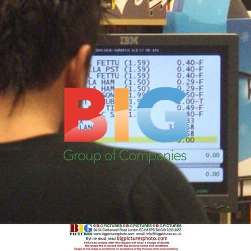 Peter Andre shops with son at Ralphs