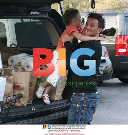 Peter Andre shopping with son