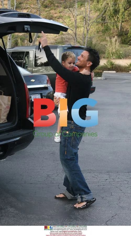 Peter Andre shopping with son