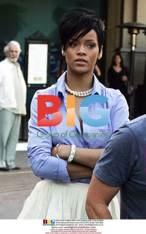 Rihanna leaves The Grove mall
