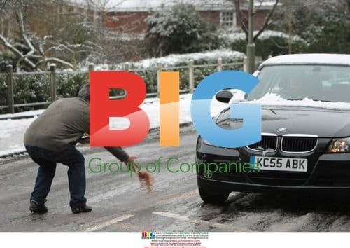 Volunteers grit roads in North London