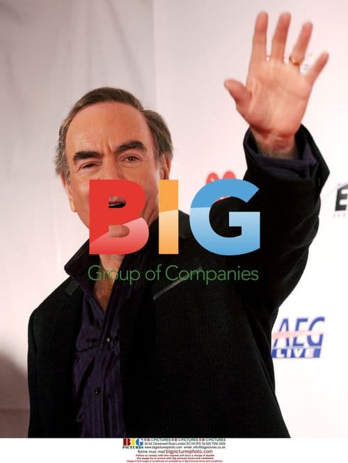 Neil Diamond arrives for MusiCares tribute