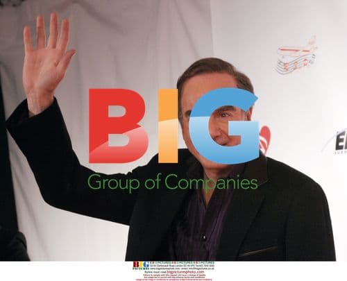 Neil Diamond arrives for MusiCares tribute