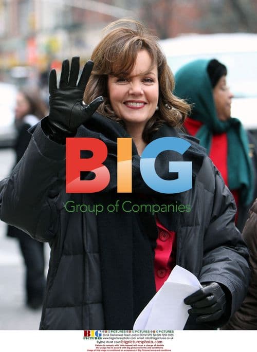 Penn Badgley & Margaret Colin on 'Gossip Girl' set