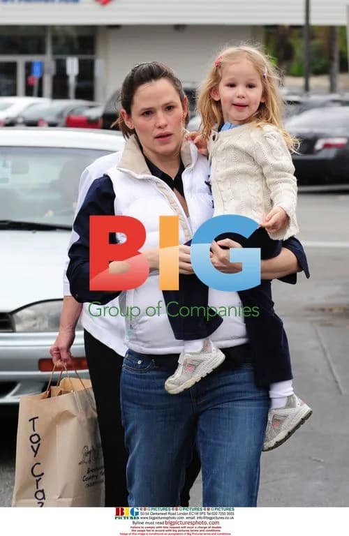 Jennifer Garner & Daughter Grocery Shopping