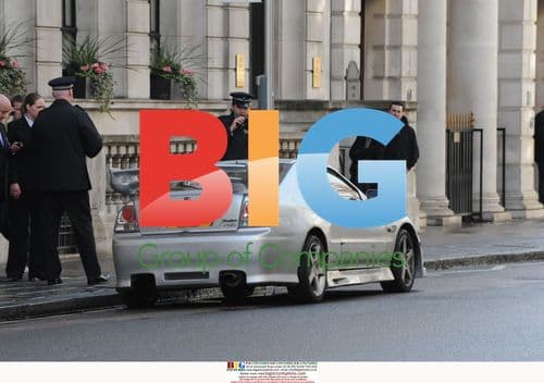 Police investigate Pall Mall bomb scare in London