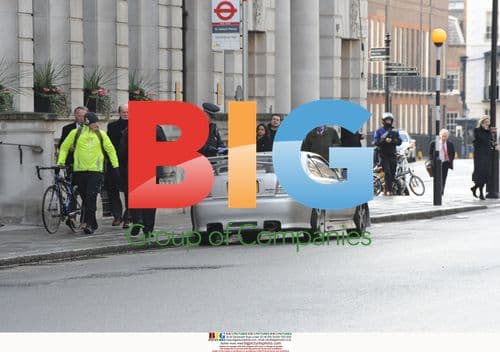 Police investigate bomb scare in London's Pall Mall