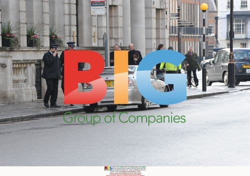 Police investigate bomb scare in London