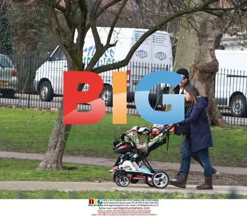 Gavin Rossdale Out with Family