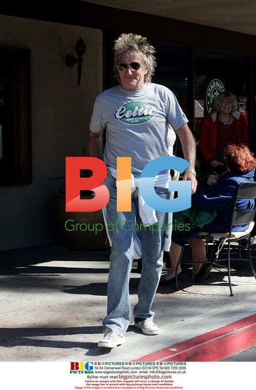 Rod Stewart and daughter leave Starbucks