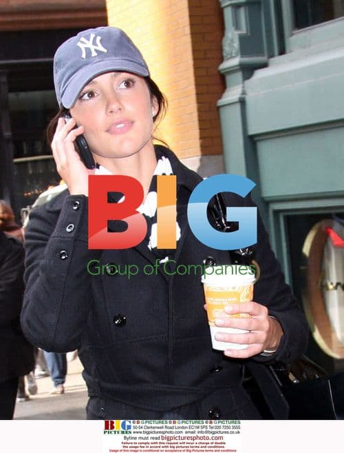 Minka Kelly supports Derek Jeter