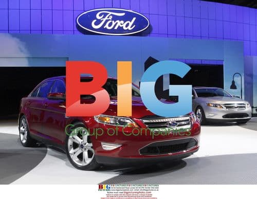 Ford unveils 2010 Taurus SHO at 2009 Chicago Auto Show