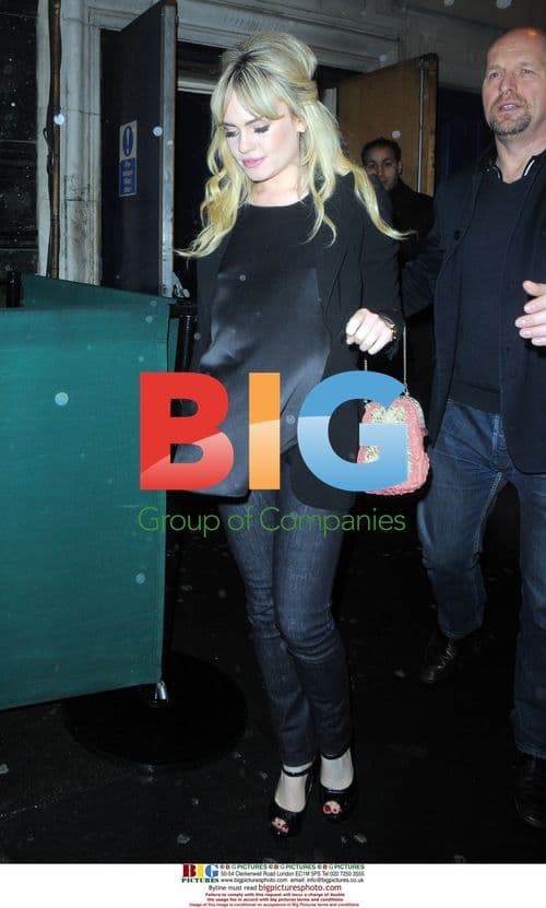 Singer Duffy leaves Producers Guild Awards