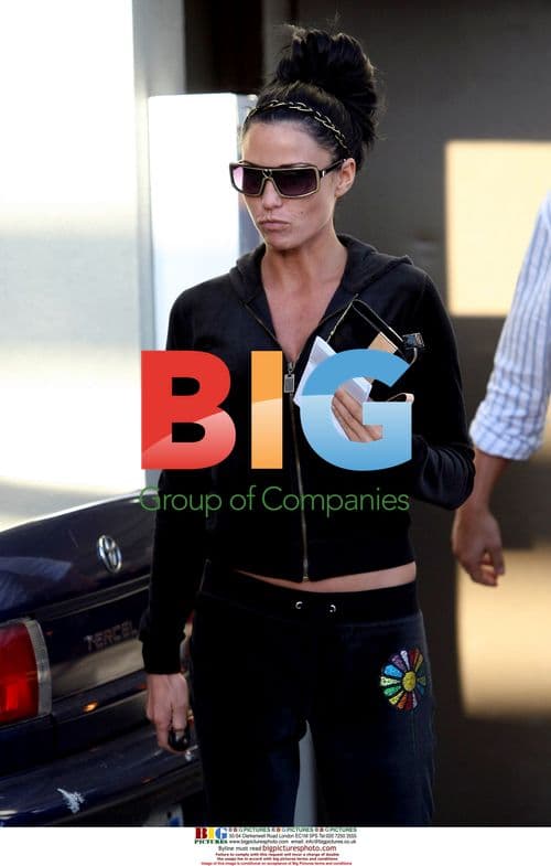 Peter and Katie visit magazine stand