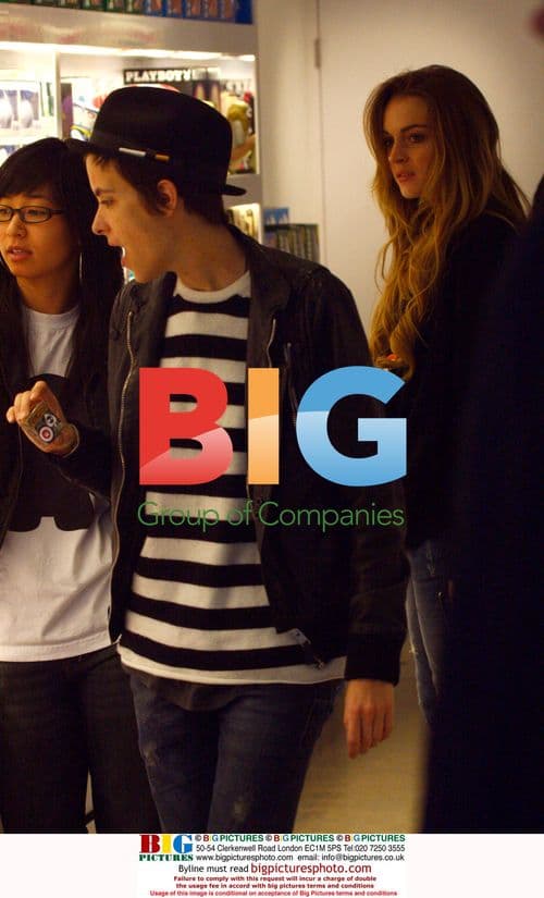 Lindsay Lohan Shops with Girlfriend