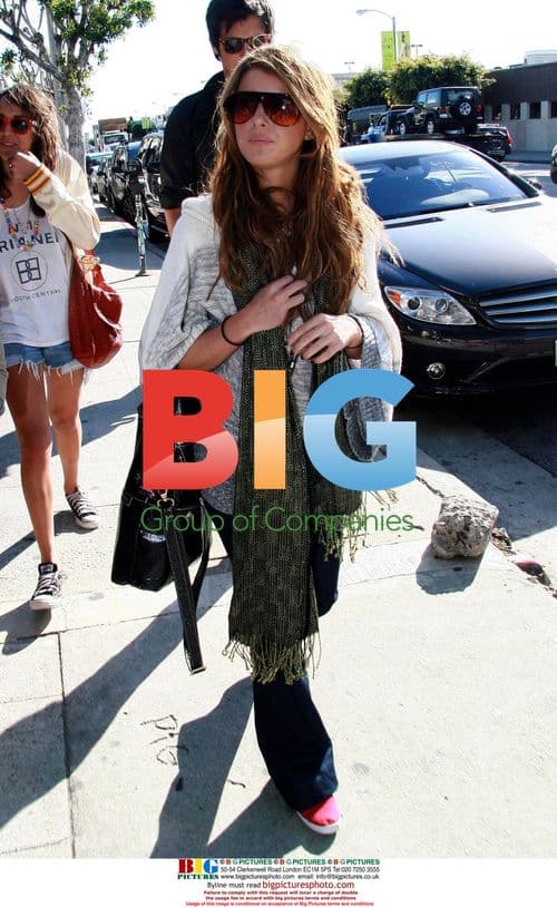 Shenae Grimes shops with friends