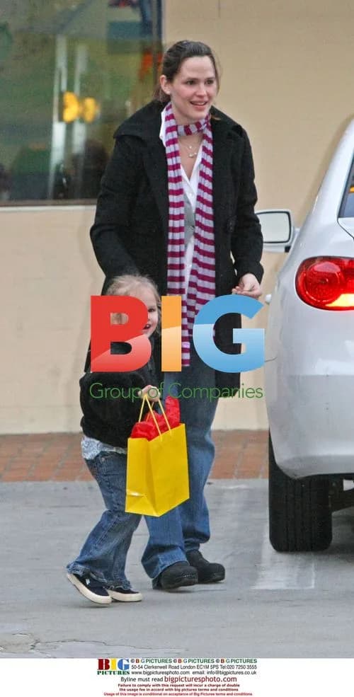 Jennifer Garner and daughter at birthday party