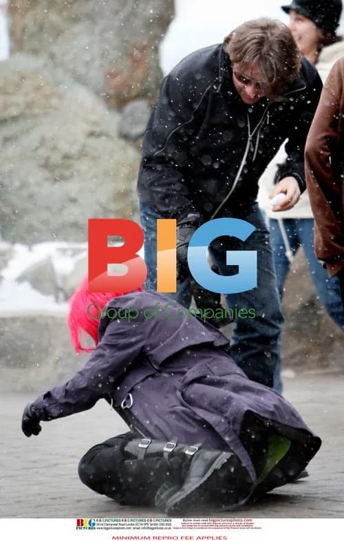 Jonathan Ross and family play in the snow