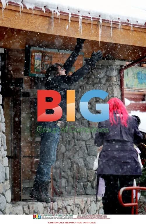 Jonathan Ross and family enjoy snow day