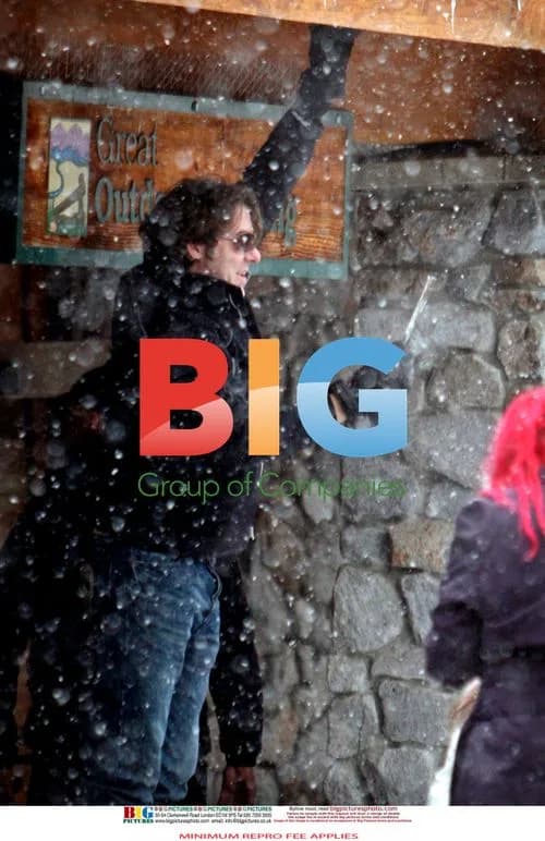 Jonathan Ross and family play in the snow