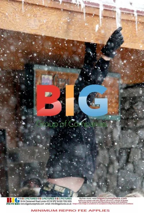 Jonathan Ross and family have fun in the snow