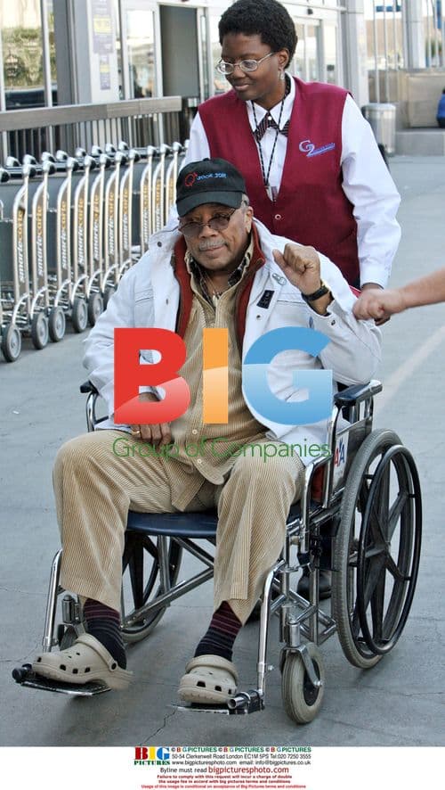 Celebs Wear Crocs at LAX