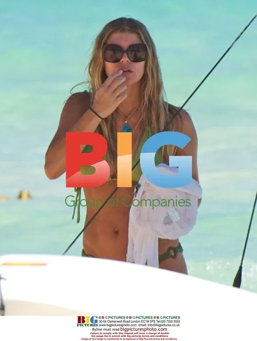 Newlyweds Fergie and Josh Duhamel in Playa del Carmen