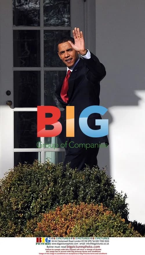 Obama Walks to Oval Office