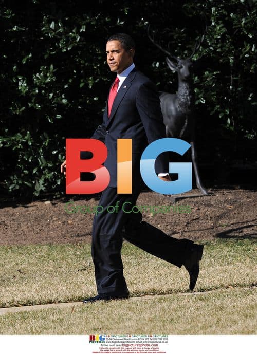 Obama Walks to Marine One on South Lawn