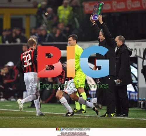 David Beckham leaves injured as AC Milan lose derby