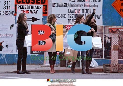 Rachel Bilson goes shopping with mom