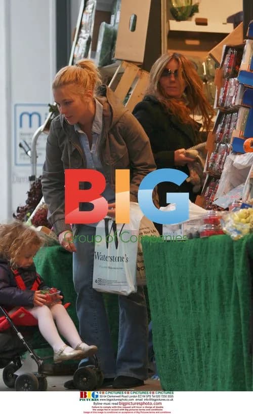 Geri Halliwell and daughter Bluebell go book shopping