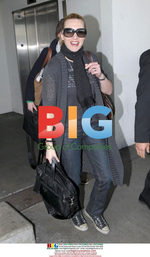 Kate Winslet Arrives at LAX in Casual Outfit