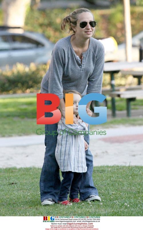 Pregnant Jennifer Meyer Maguire with daughter Ruby