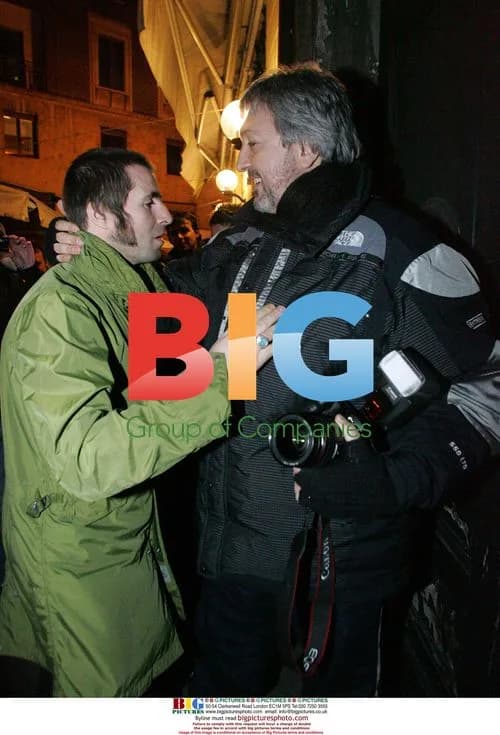 Liam Gallagher confronts photographer in Rome