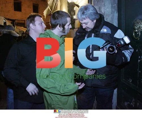 Liam Gallagher confronts photographer