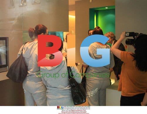 Jade Goody and friends arrive at dental clinic