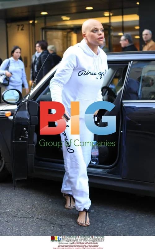 Jade Goody and friends arrive at dental clinic