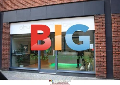 Jade Goody and friends arrive at BHVA Dental Care