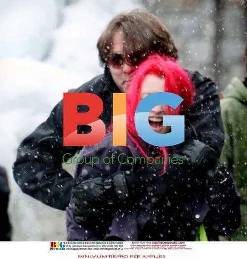 Jonathan Ross and family skiing