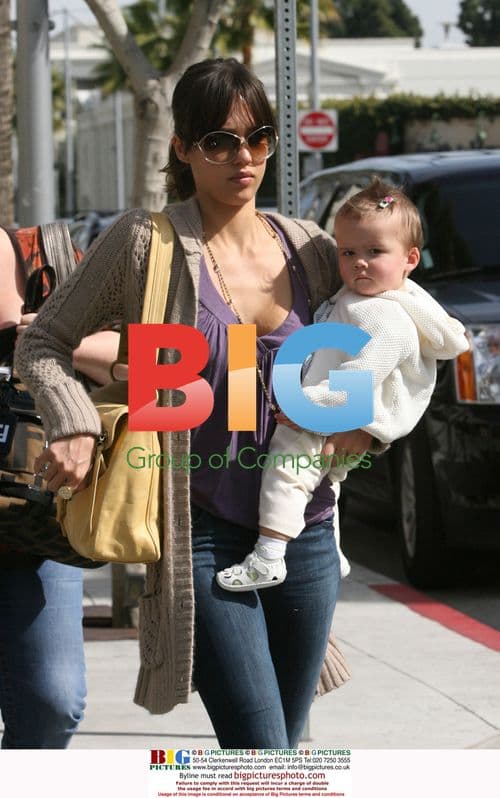 Jessica Alba and mum shopping with baby in Beverly Hills